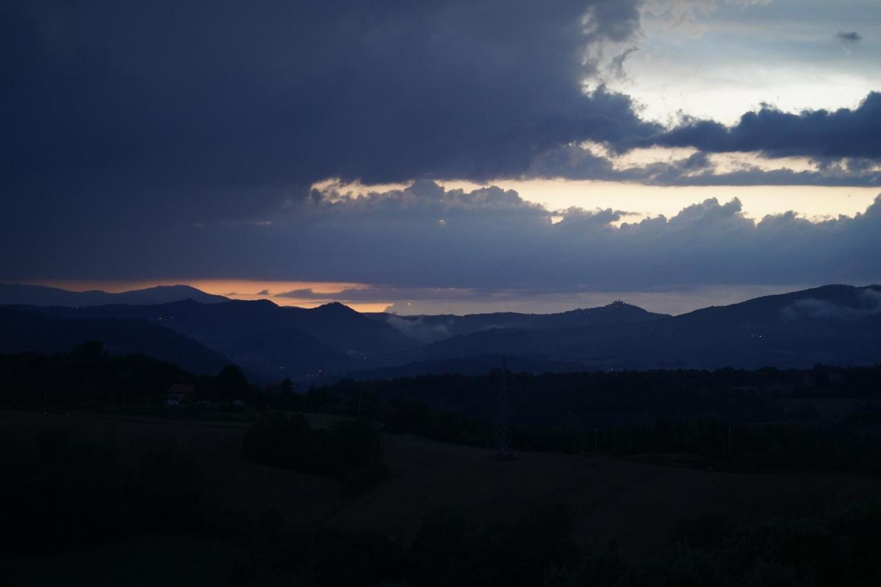 Agriturismo Il Sarale - Umbria チッタ・ディ・カステッロ エクステリア 写真